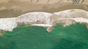 海岸沙滩海边浪花图片